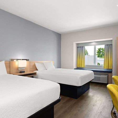 Microtel Inn & Suites By Wyndham Panama City Extérieur photo