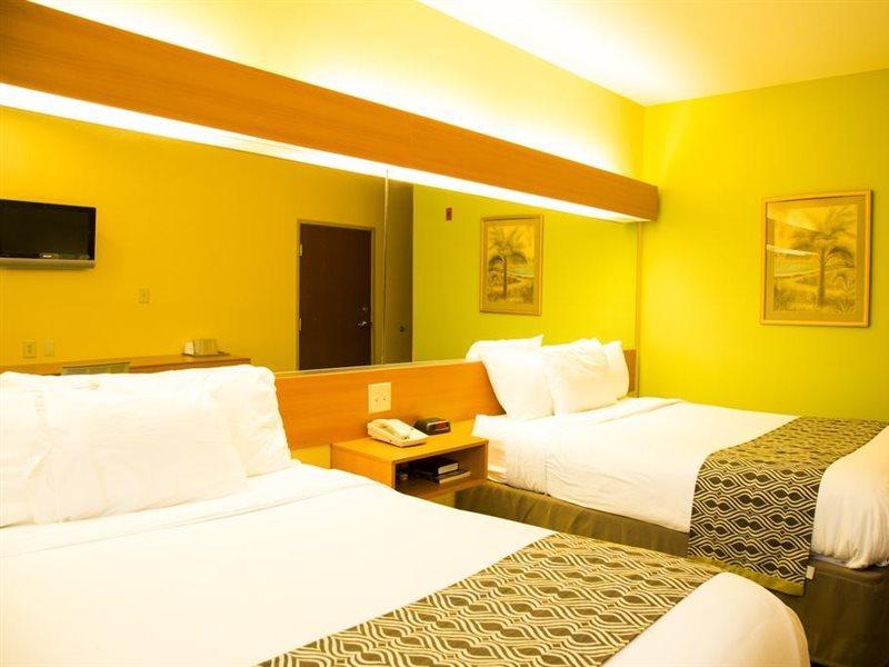 Microtel Inn & Suites By Wyndham Panama City Extérieur photo