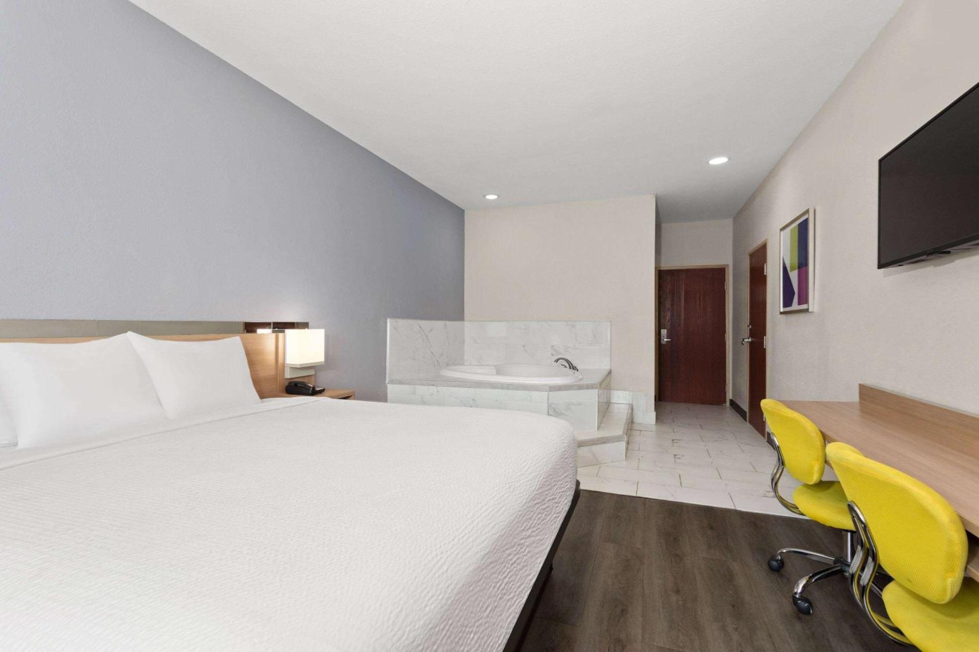 Microtel Inn & Suites By Wyndham Panama City Extérieur photo