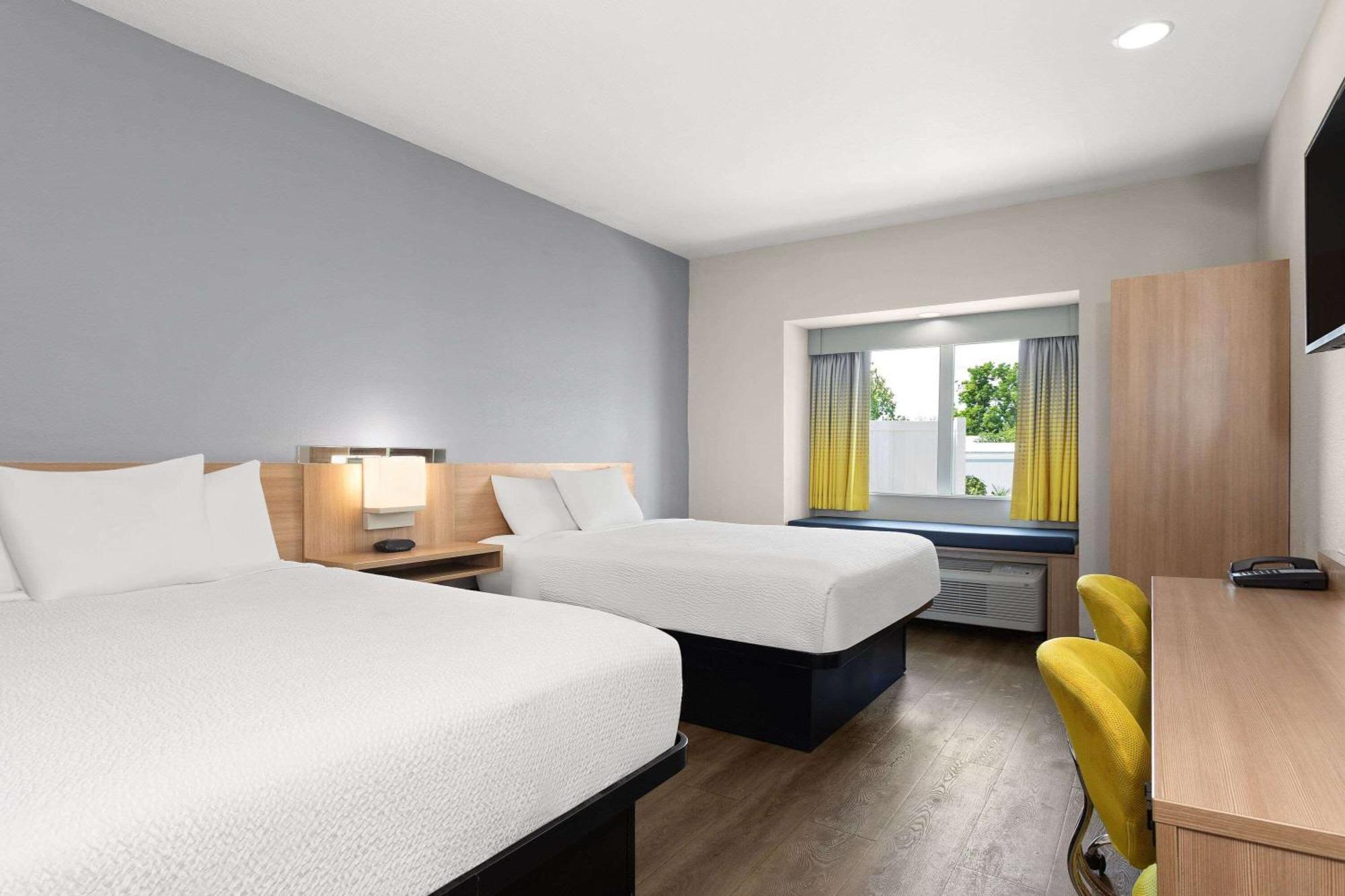 Microtel Inn & Suites By Wyndham Panama City Extérieur photo