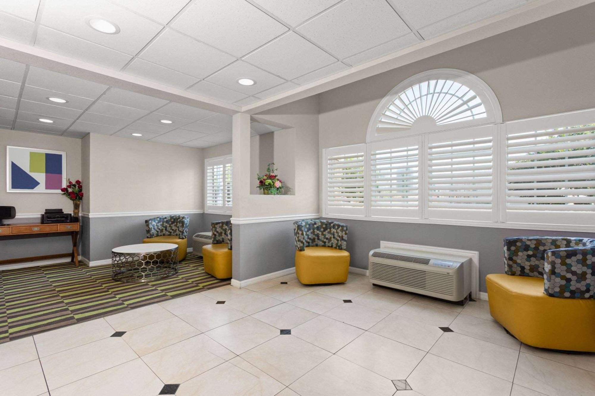 Microtel Inn & Suites By Wyndham Panama City Extérieur photo