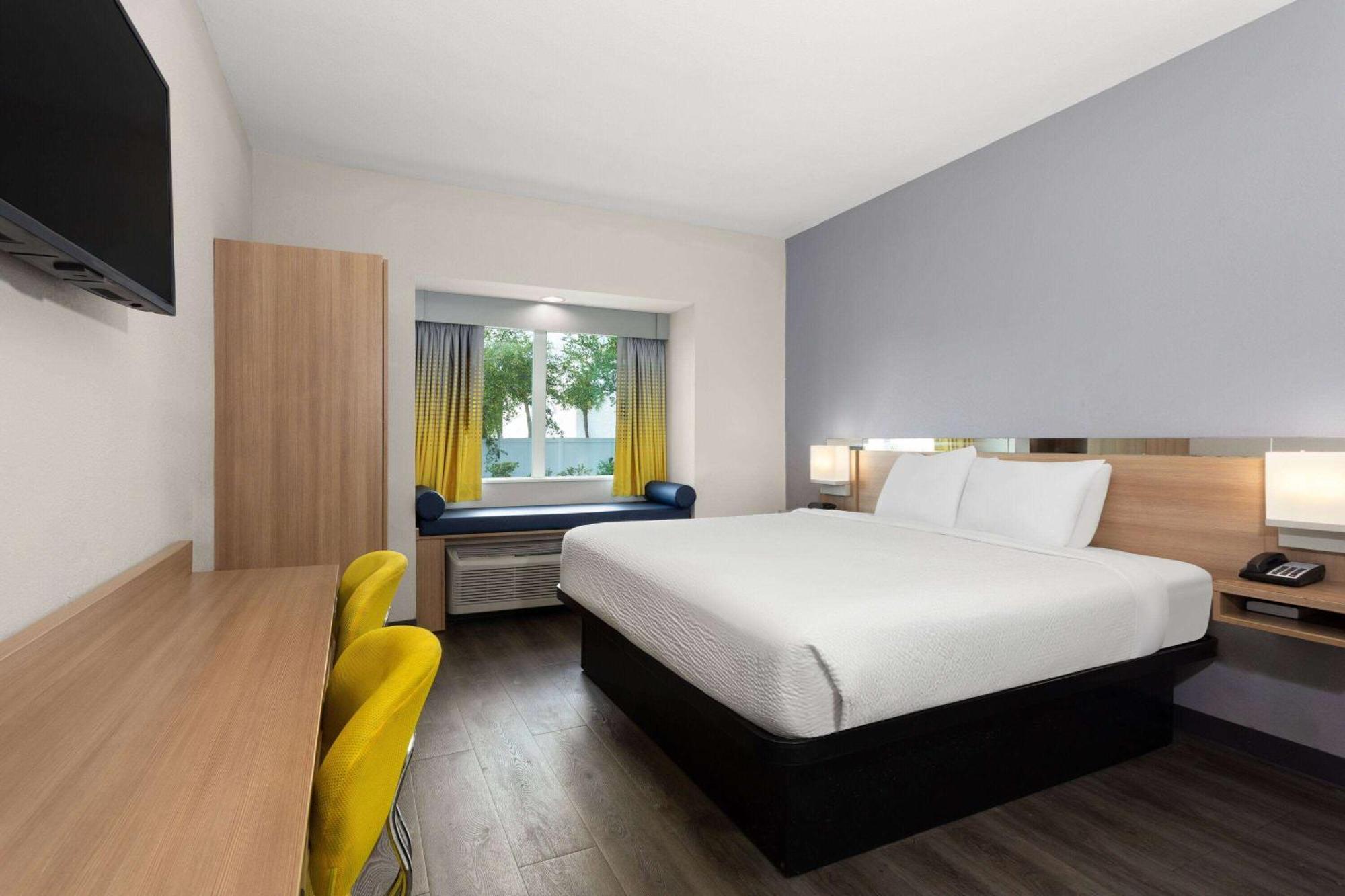 Microtel Inn & Suites By Wyndham Panama City Extérieur photo
