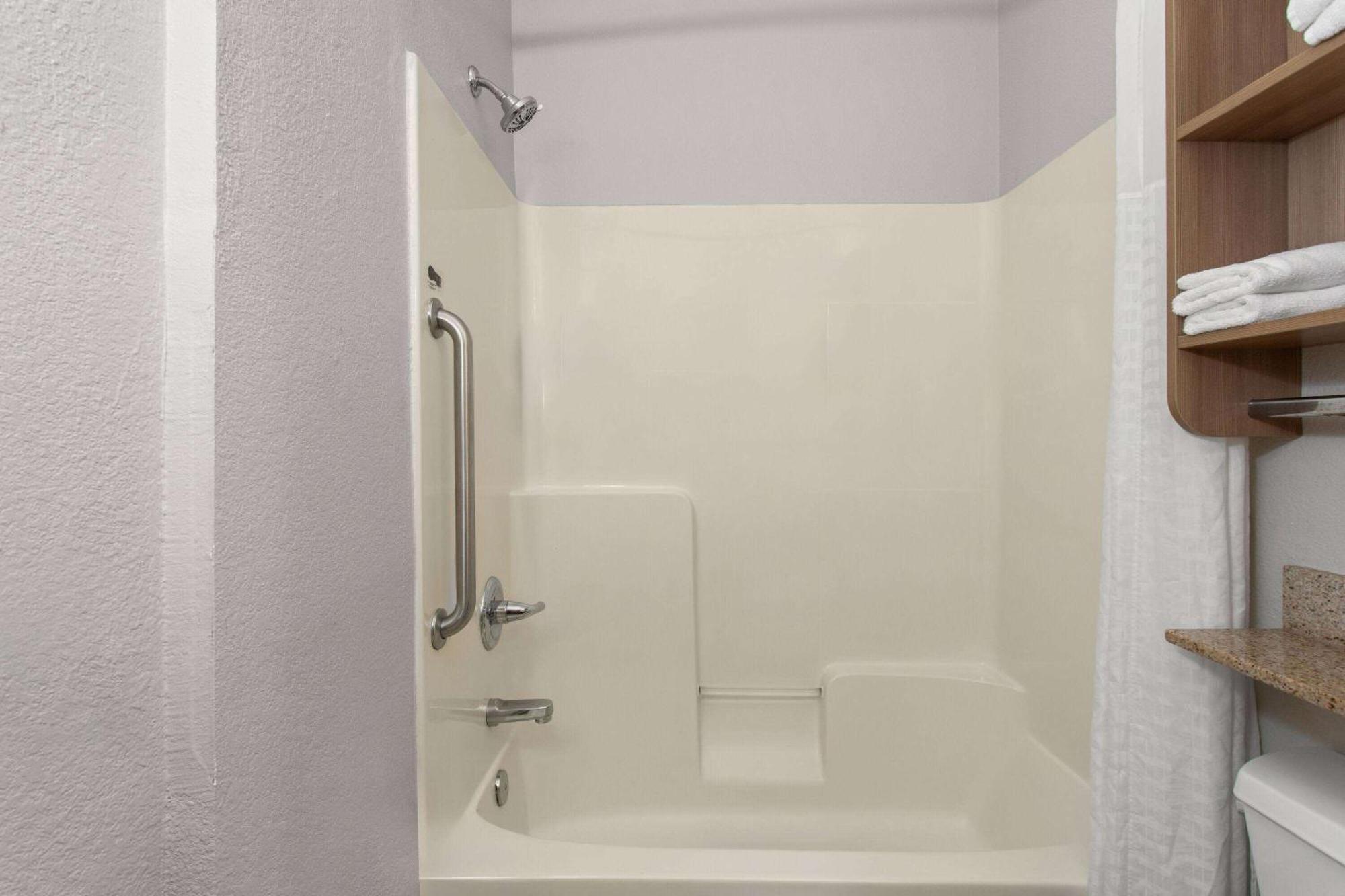 Microtel Inn & Suites By Wyndham Panama City Extérieur photo