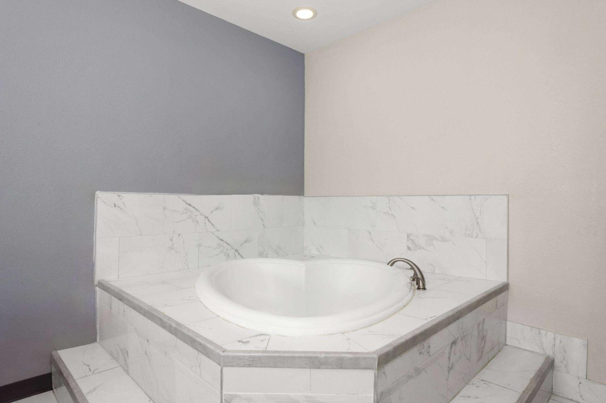 Microtel Inn & Suites By Wyndham Panama City Extérieur photo