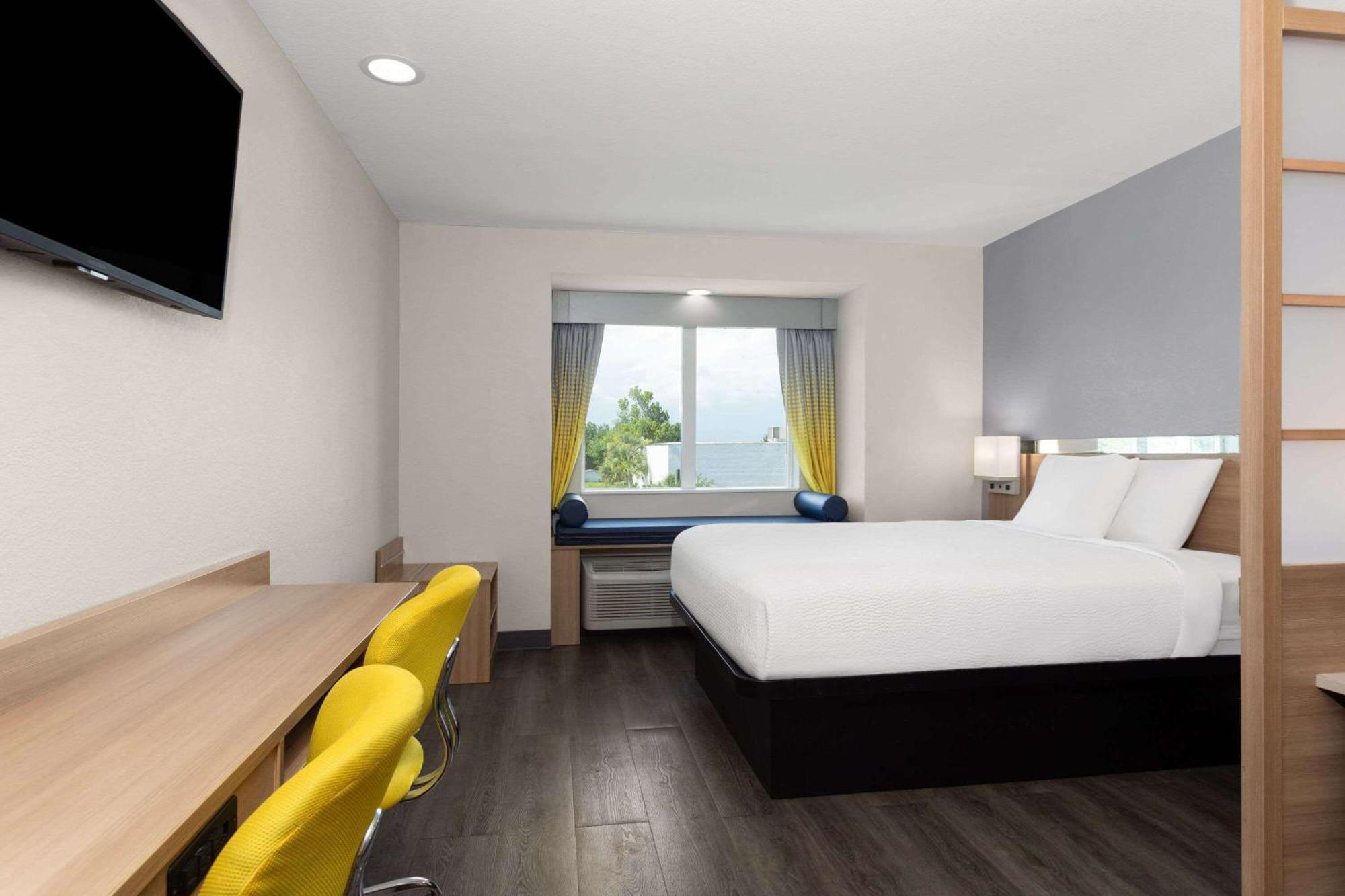 Microtel Inn & Suites By Wyndham Panama City Extérieur photo