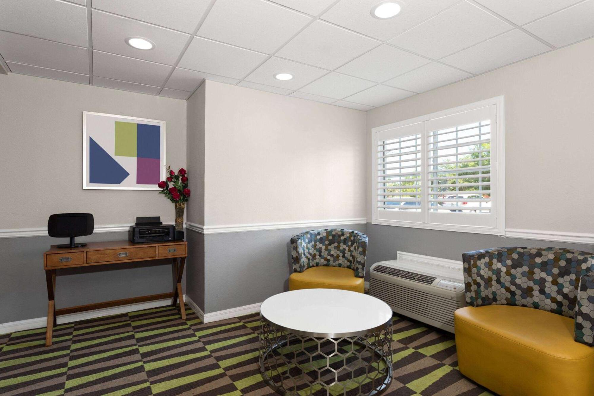 Microtel Inn & Suites By Wyndham Panama City Extérieur photo