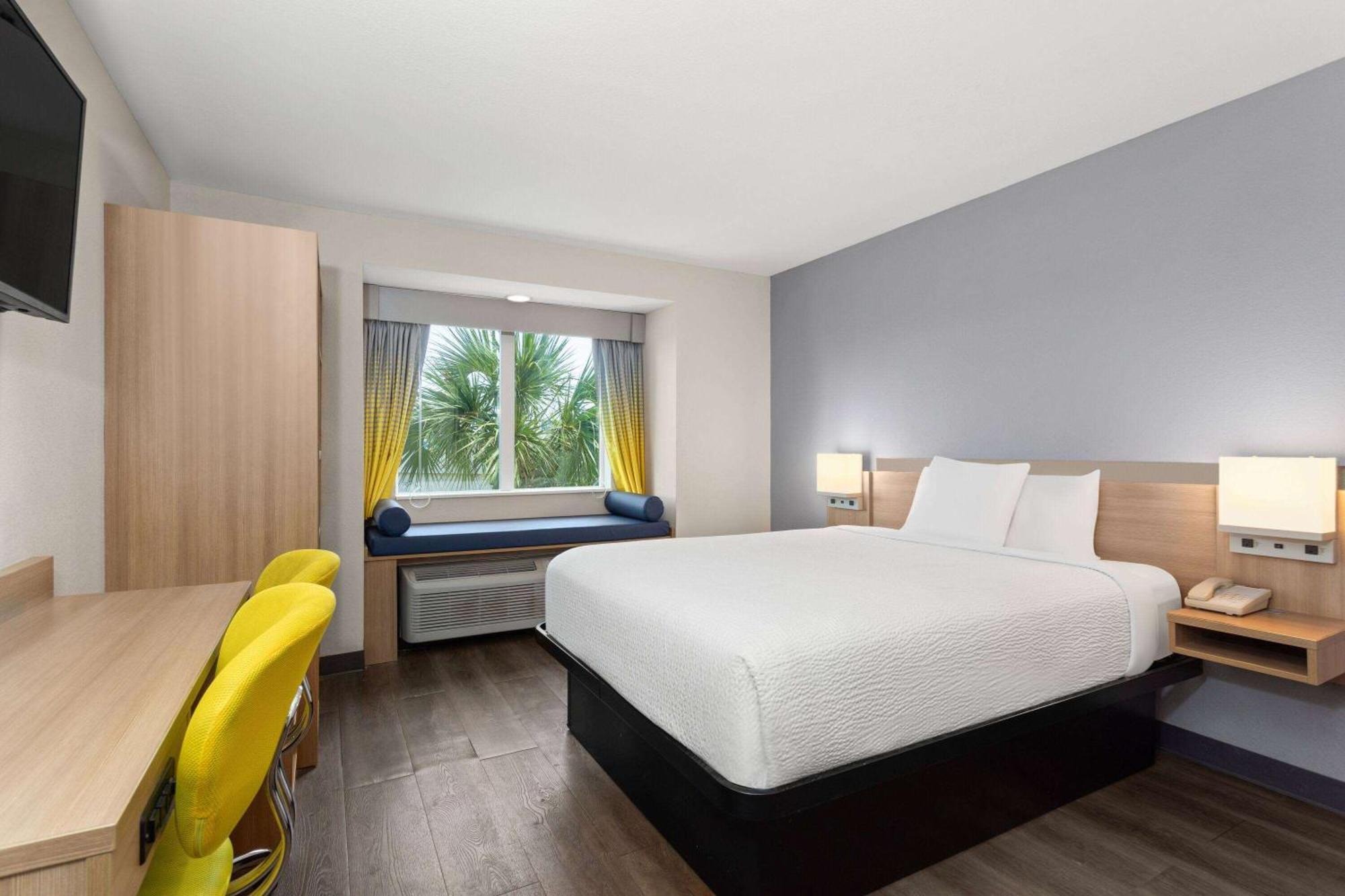 Microtel Inn & Suites By Wyndham Panama City Extérieur photo