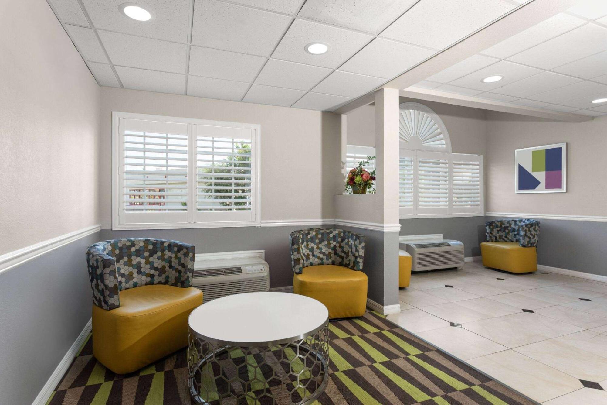 Microtel Inn & Suites By Wyndham Panama City Extérieur photo