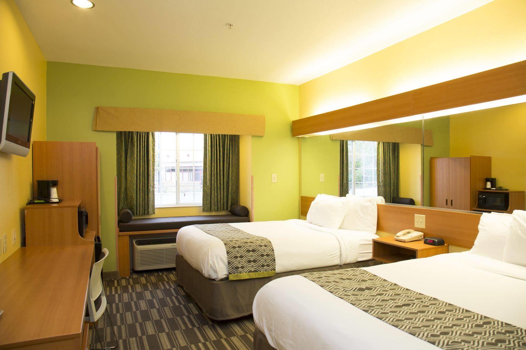 Microtel Inn & Suites By Wyndham Panama City Extérieur photo